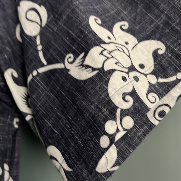 Purchased in Hawaii excellent condition. Reyn Spooner Hawaiian print. - Picture 3 of 6